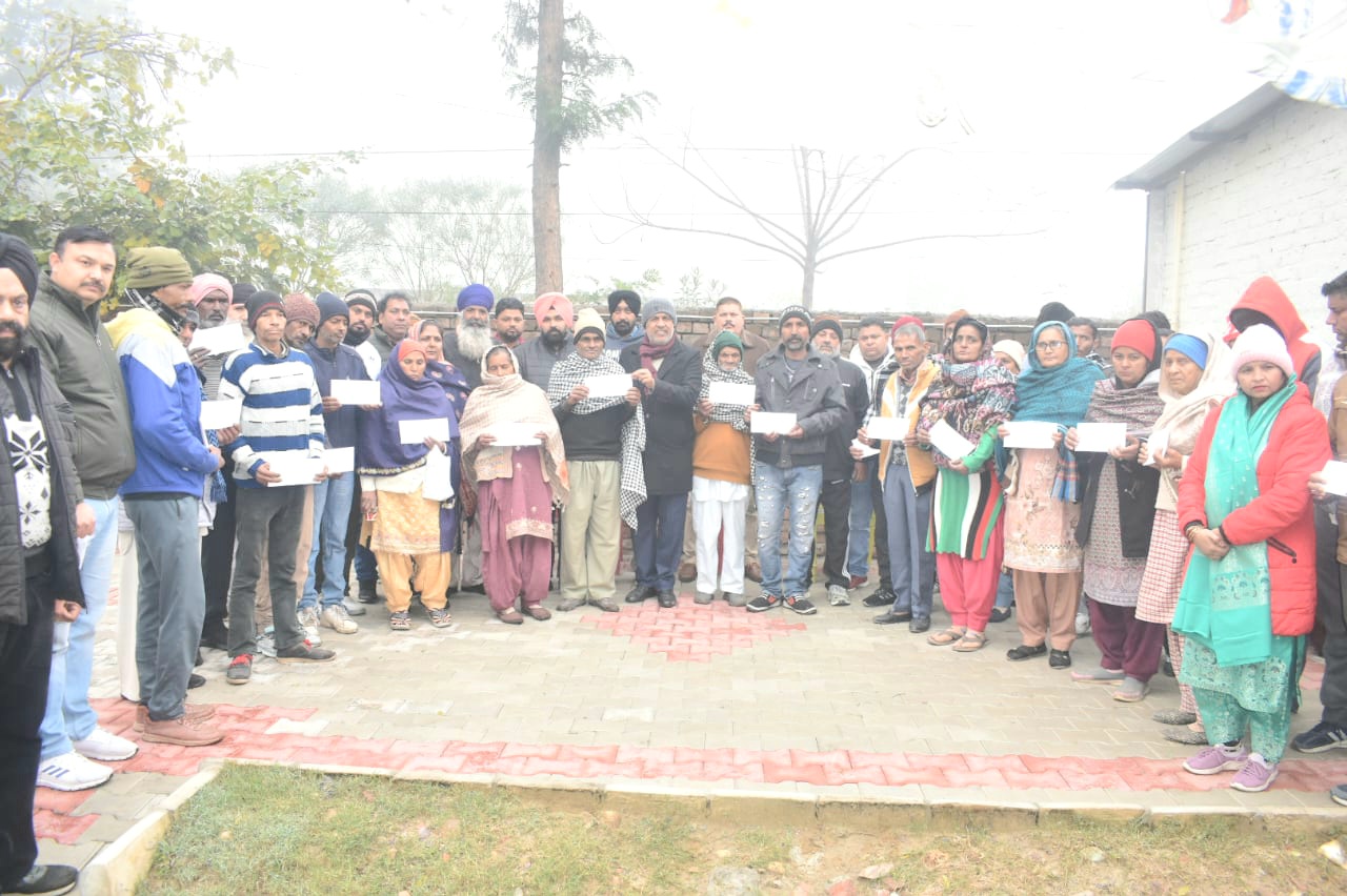 विधायक जिम्पा ने आवास योजना के तहत 23 लाभार्थियों को 34.50 लाख रुपये की सहायता राशि वितरित की।